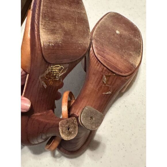 L.e.i Vintage Women's Brown Floral Embossed Leather Heeled Sandals Size 7 - Picture 7 of 11